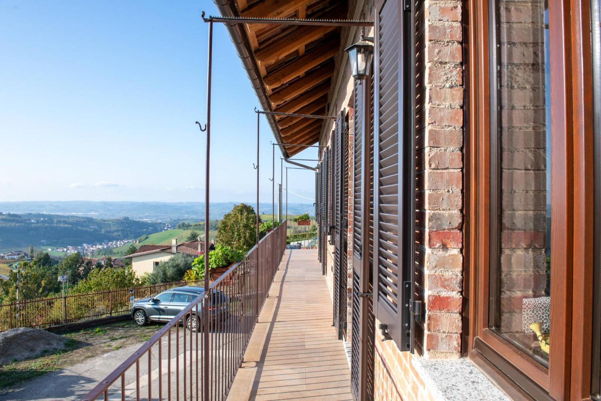 Casa Rubbo - Appartamento In Collina 'Monviso' Alba Kültér fotó
